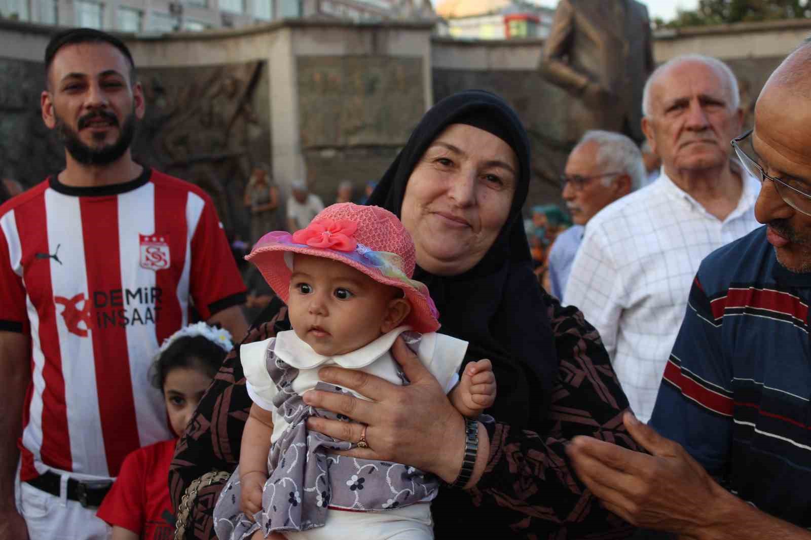 Sivas halayı Kayseri’de sergilendi
