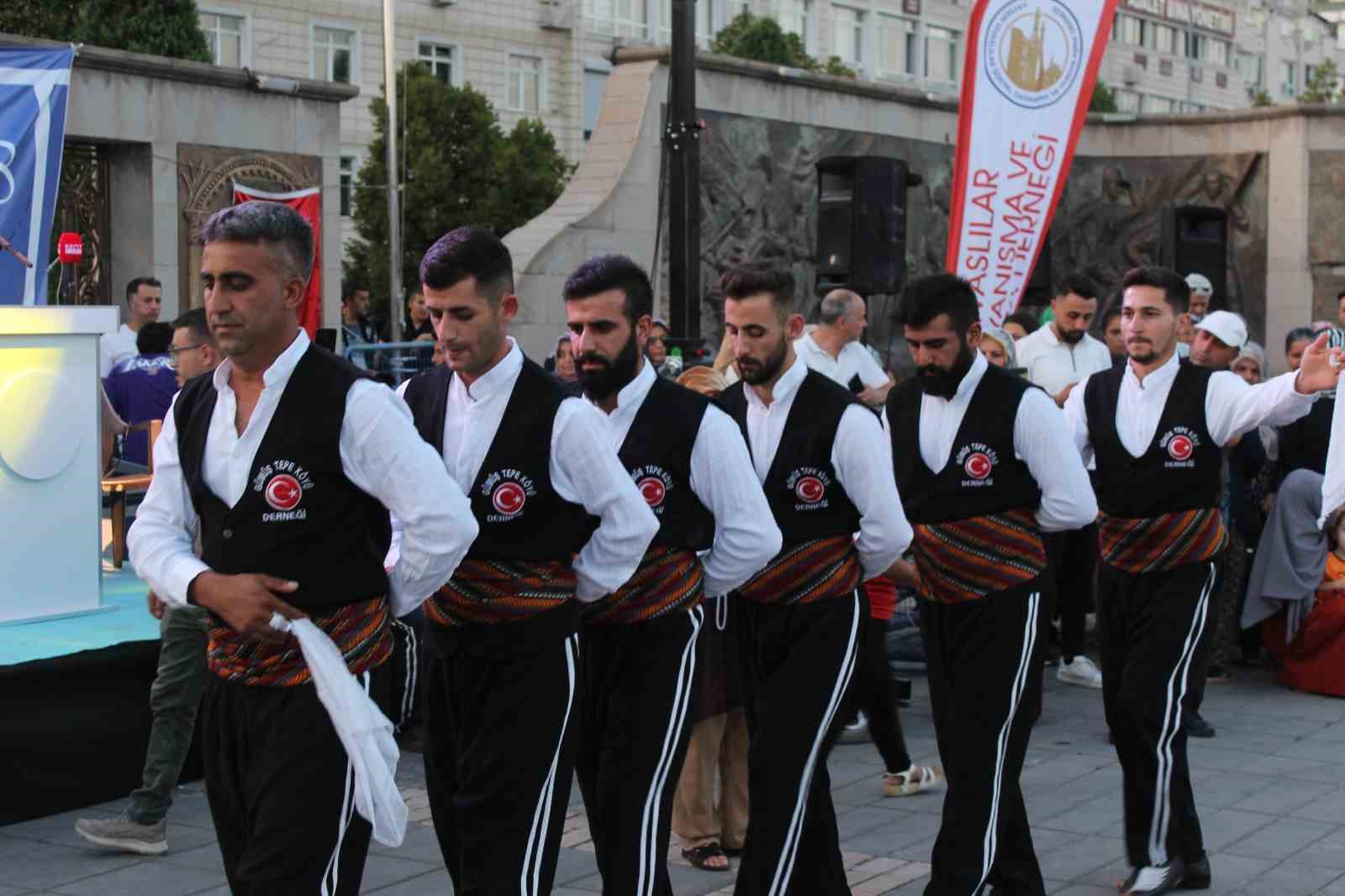 Sivas halayı Kayseri’de sergilendi
