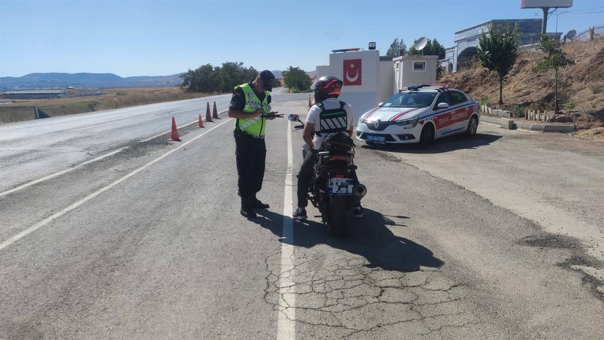 Jandarma’dan motosiklet denetimi; 19 araç trafikten men
