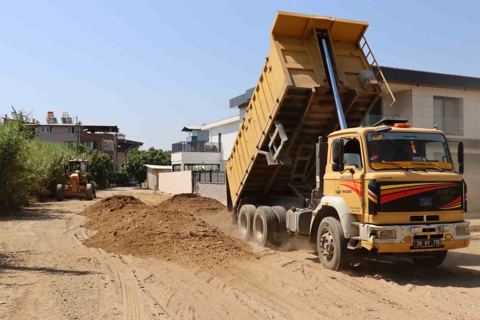 Nazilli Belediyesi, yol yapım çalışmalarına devam ediyor
