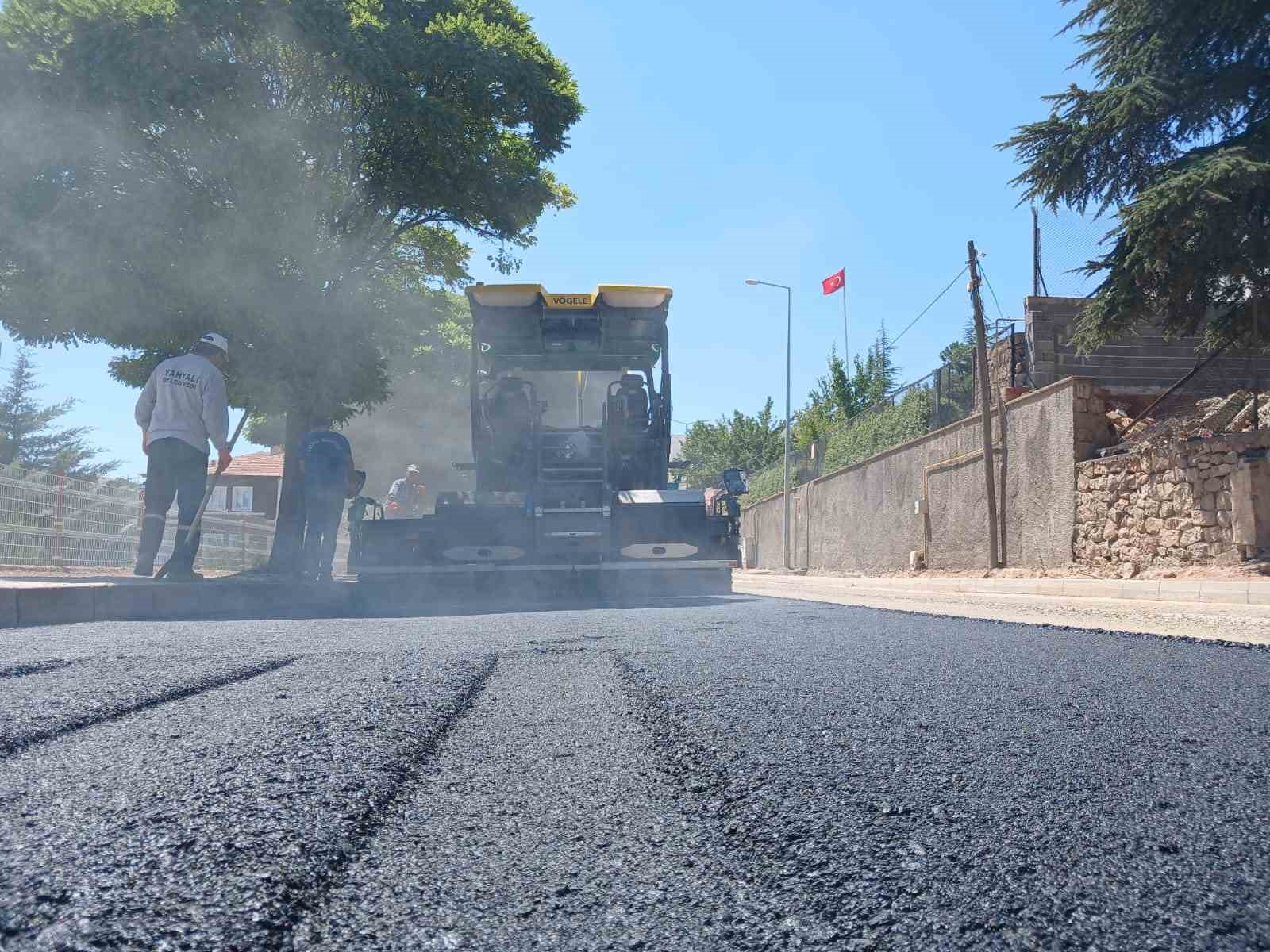 Yahyalı’da 3 bin 850 metrelik yol açıldı
