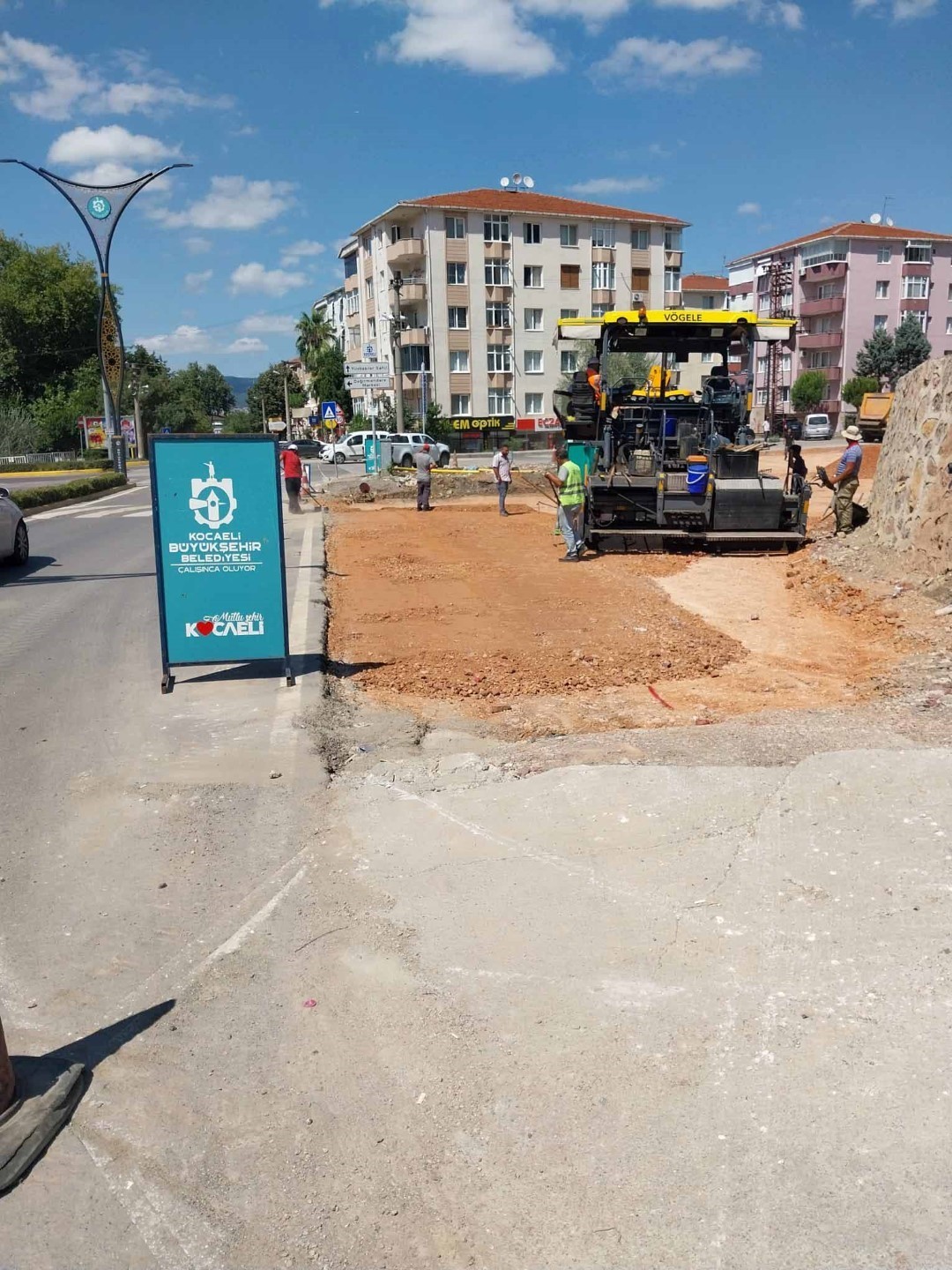 Gölcük Necati Çelik Devlet Hastanesi’nde çevre düzenlemesi yapılıyor
