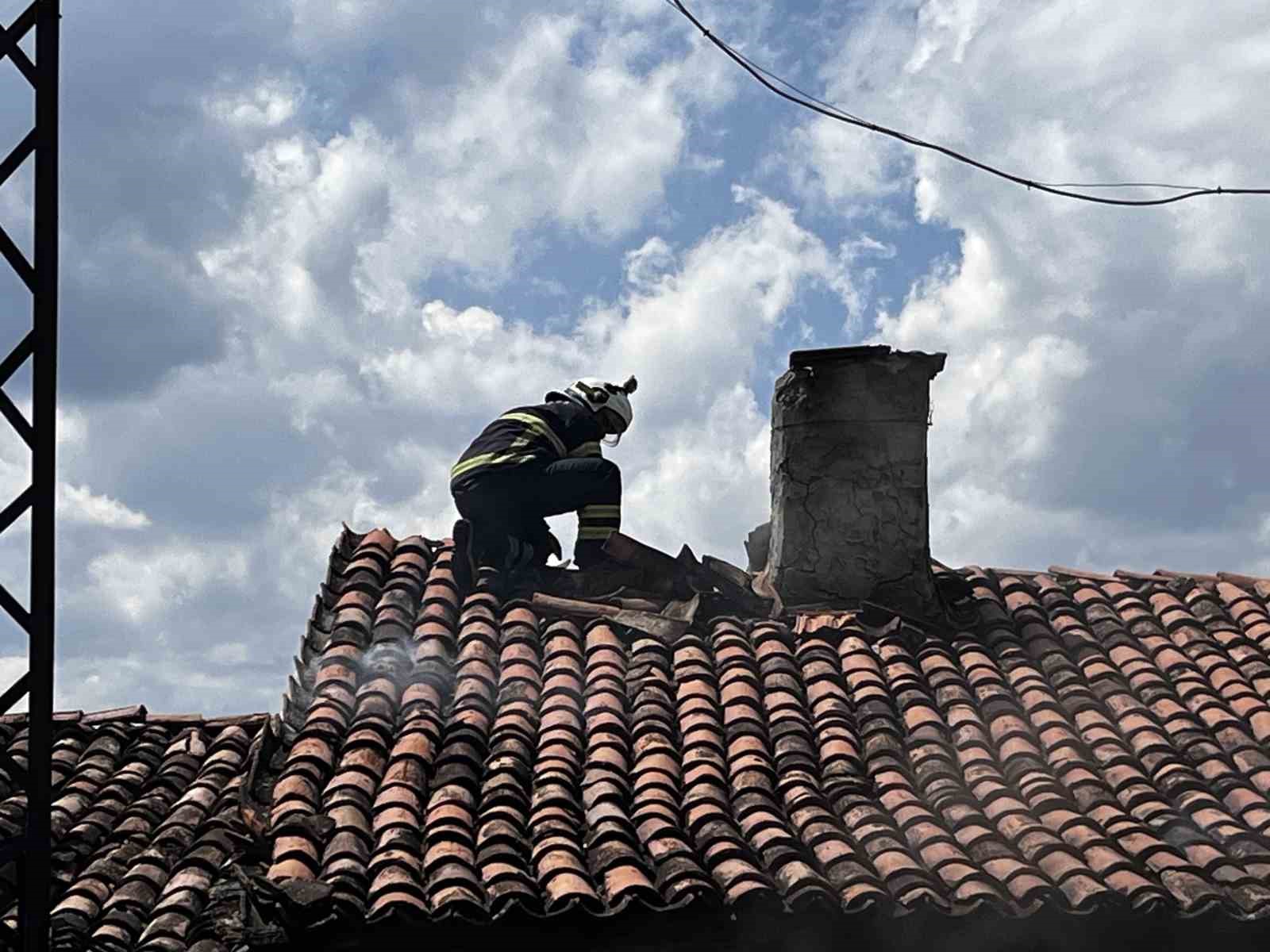 Boş evde çıkan yangın paniğe sebep oldu
