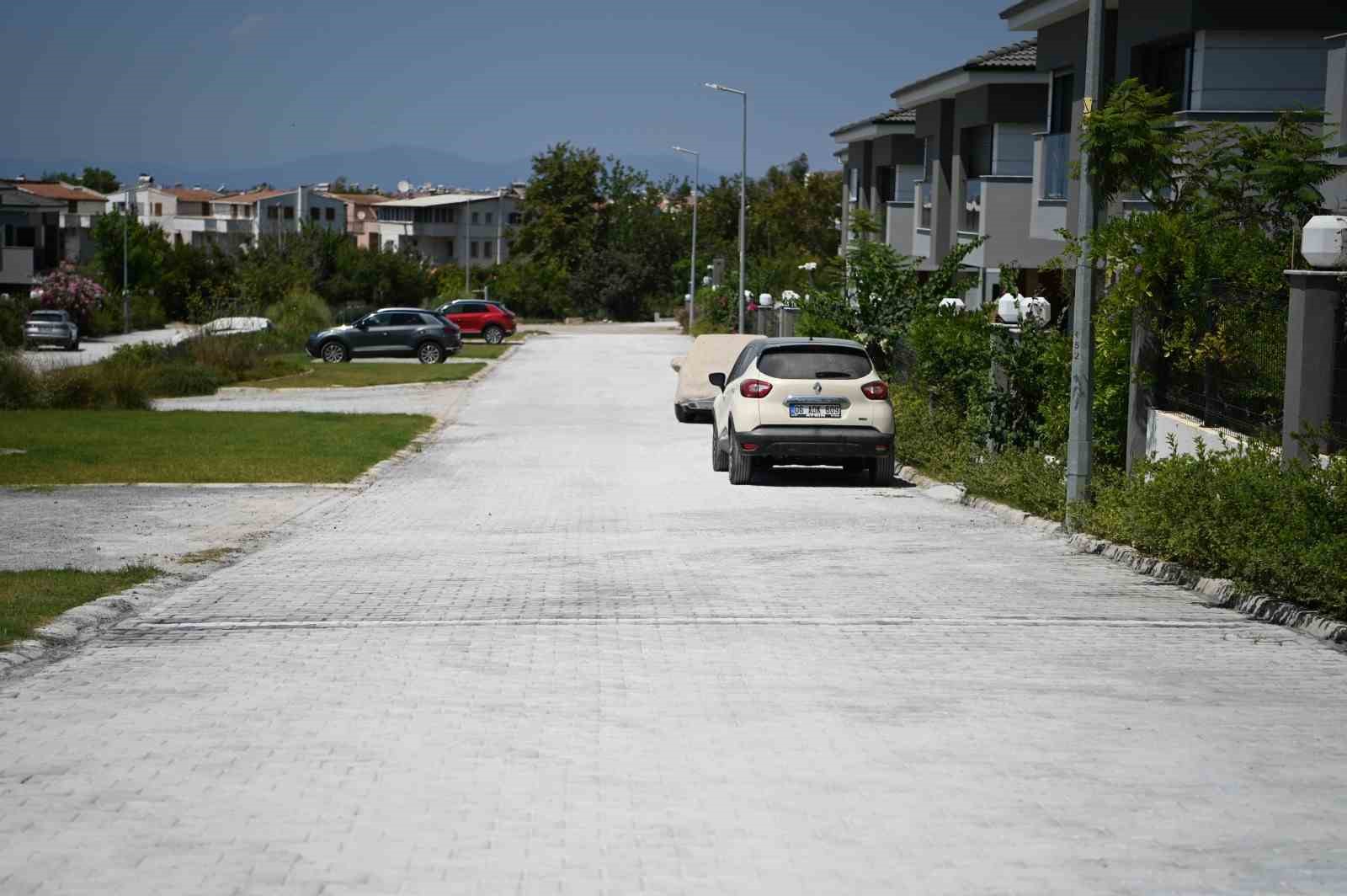 Güzelçamlı’nın refüj ve kavşaklarına estetik düzenleme
