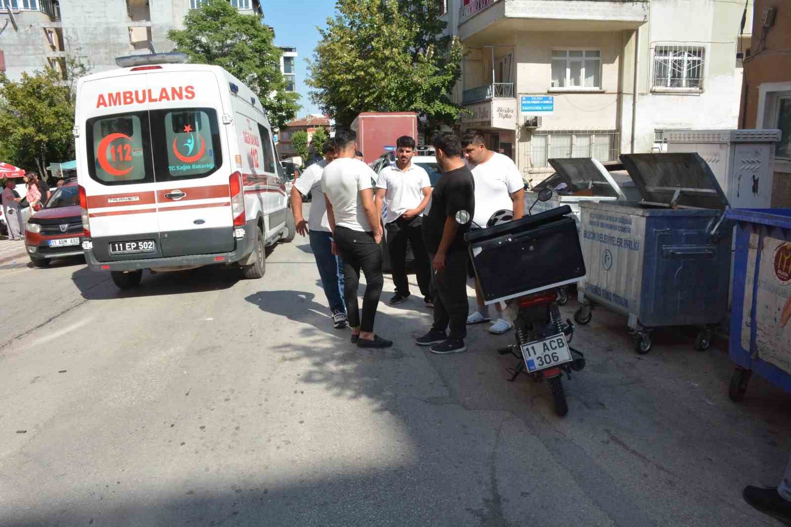 Bilecik’te seyir halinde devrilen motorlu bisiklet sürücüsü yaralandı
