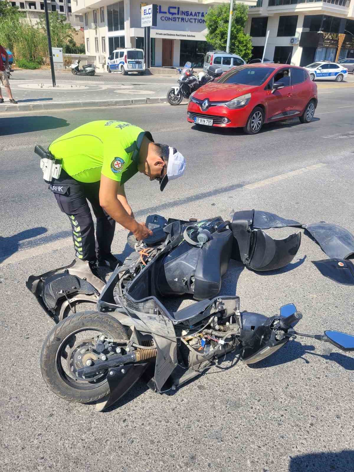 Otomobil ile elektrikli motosiklet çarpıştı: 1 yaralı
