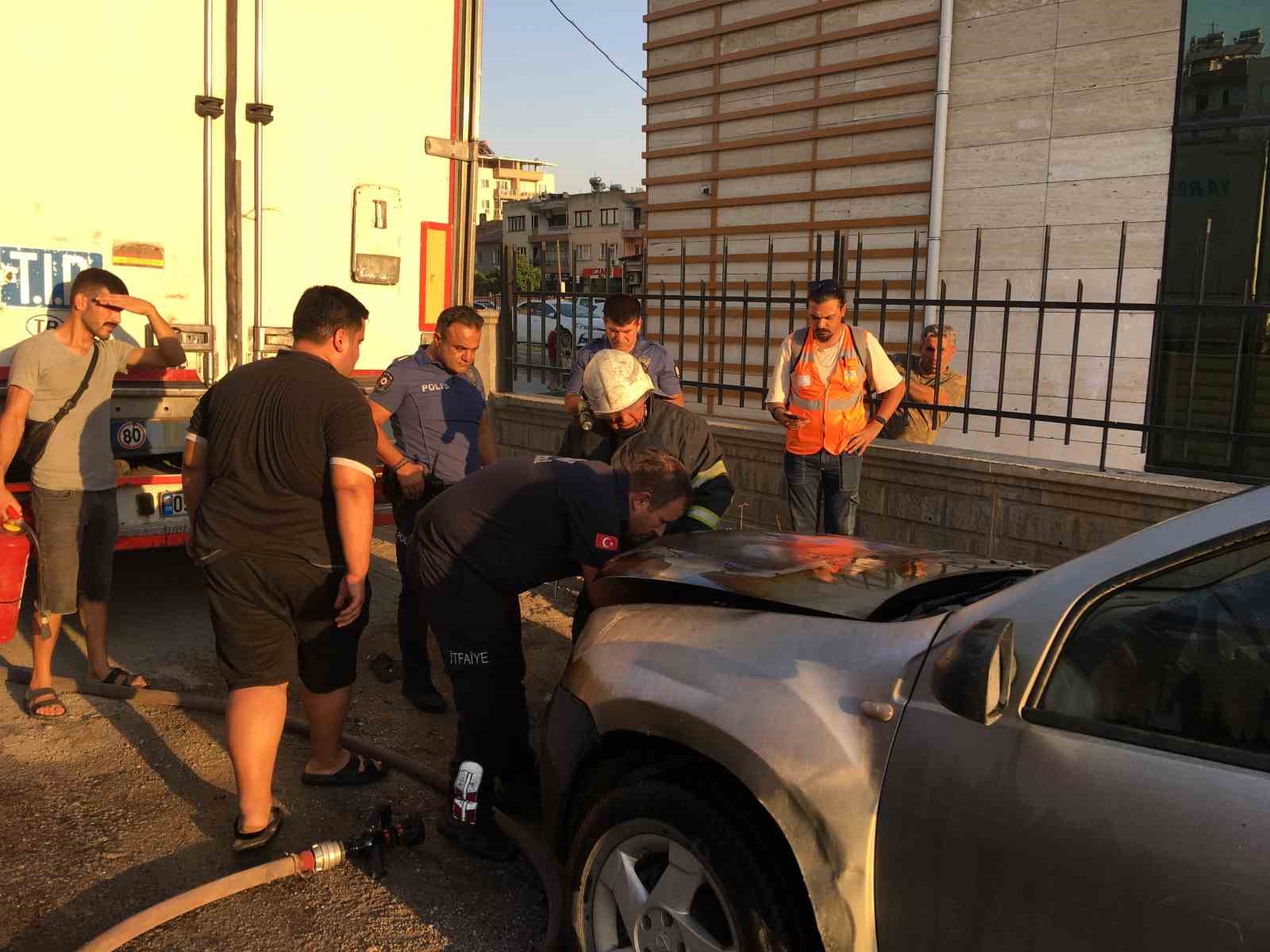 Aydın’da seyir halindeki otomobil alev aldı
