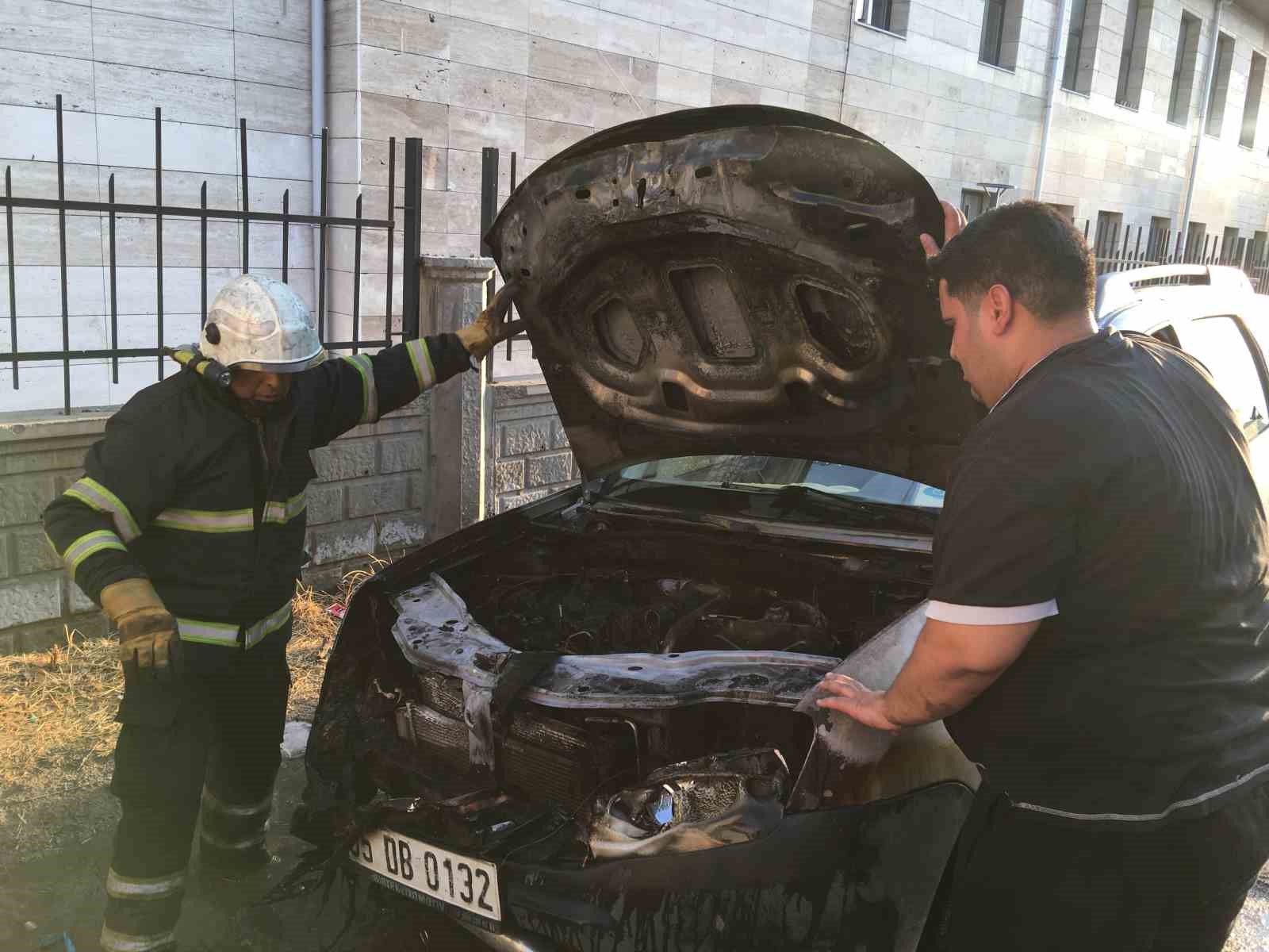 Aydın’da seyir halindeki otomobil alev aldı
