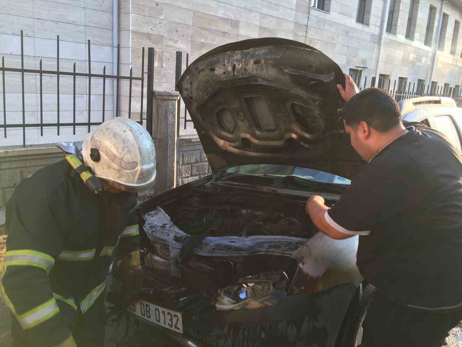 Aydın’da seyir halindeki otomobil alev aldı
