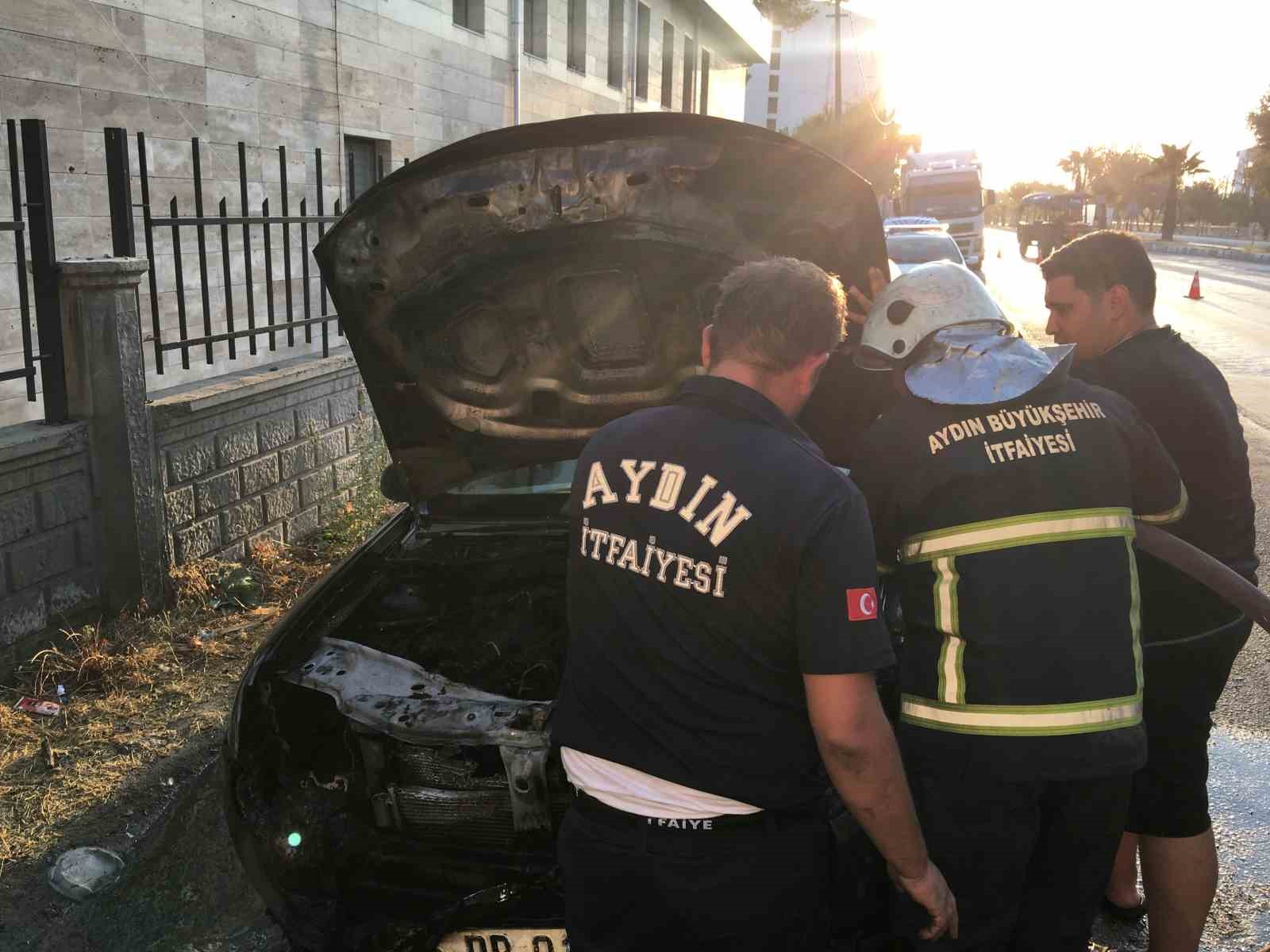 Aydın’da seyir halindeki otomobil alev aldı
