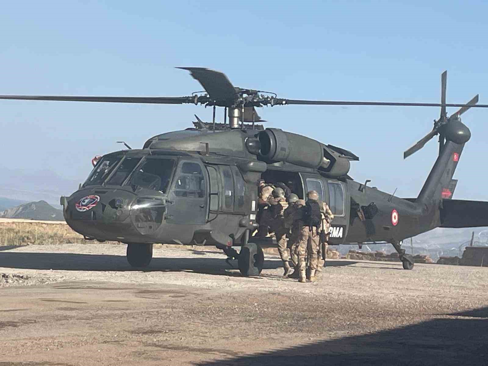 Tunceli’deki yangını söndürmek için asker devreye girdi
