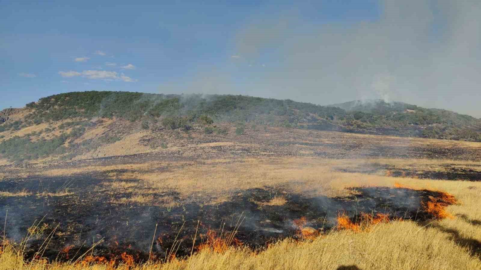 Tunceli’deki yangını söndürmek için asker devreye girdi
