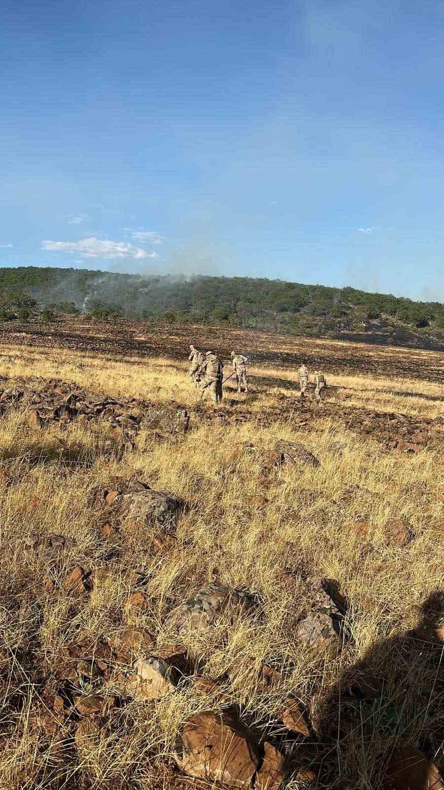 Tunceli’deki yangını söndürmek için asker devreye girdi
