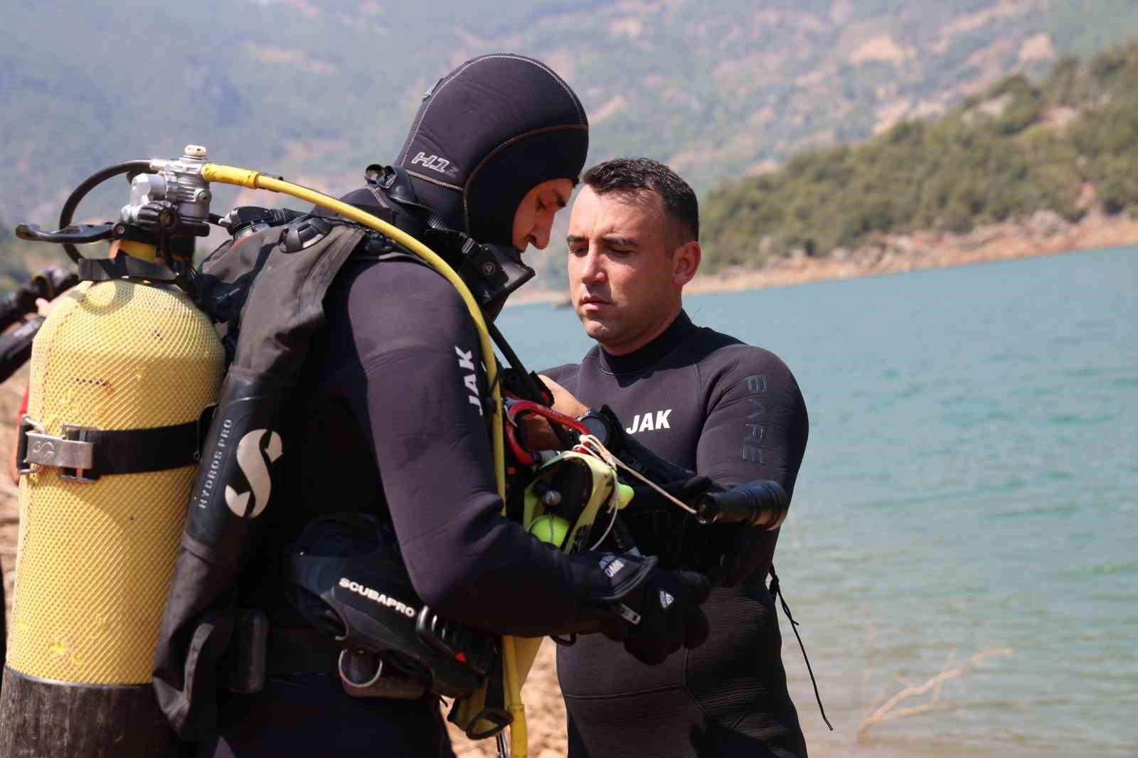 Helikopter enkazının çıkarılması için geri sayım başladı
