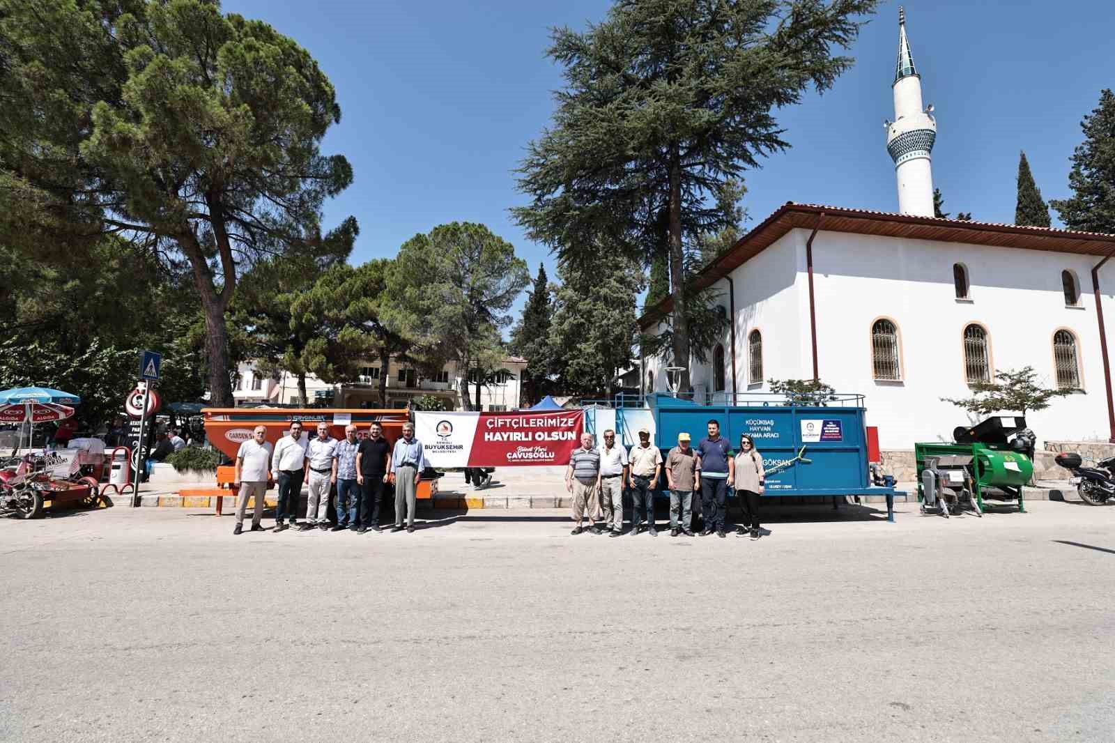 Denizli Büyükşehirden üreticiye ekipman desteği
