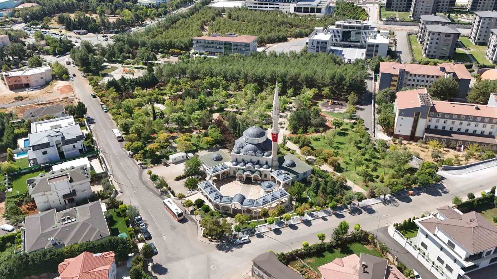 Fatih Parkı yenilenerek yeniden halkın hizmetine sunuldu
