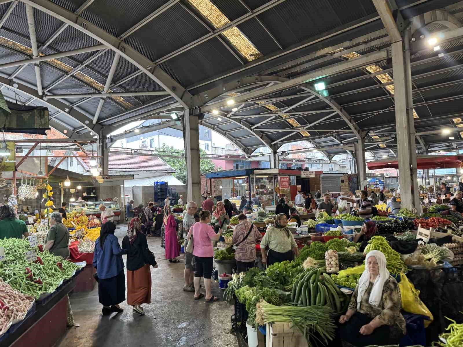 Zonguldak’ta halk pazarına yoğun ilgi
