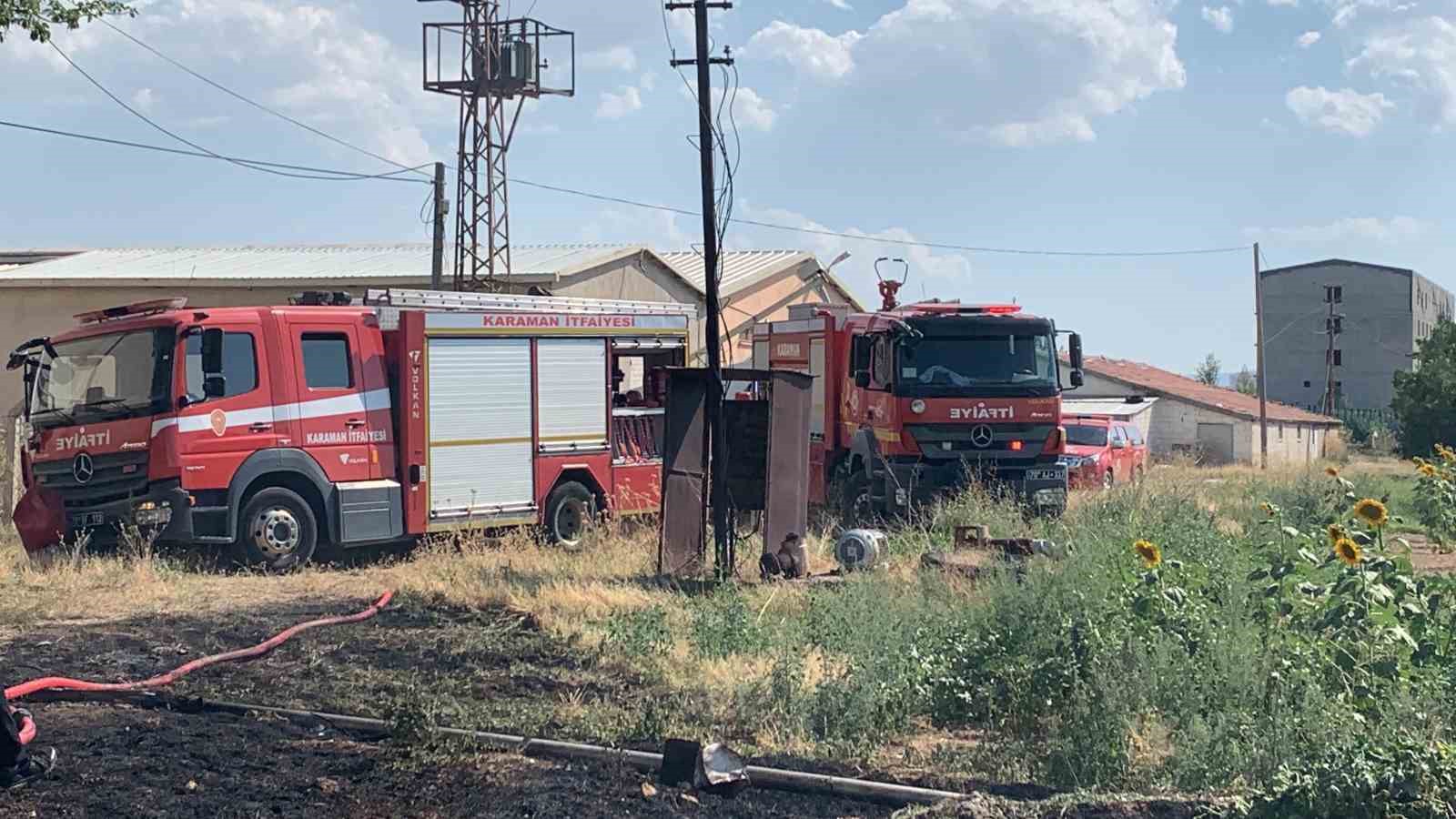 Karaman’da tutuşan kuru otlar müstakil evi yaktı
