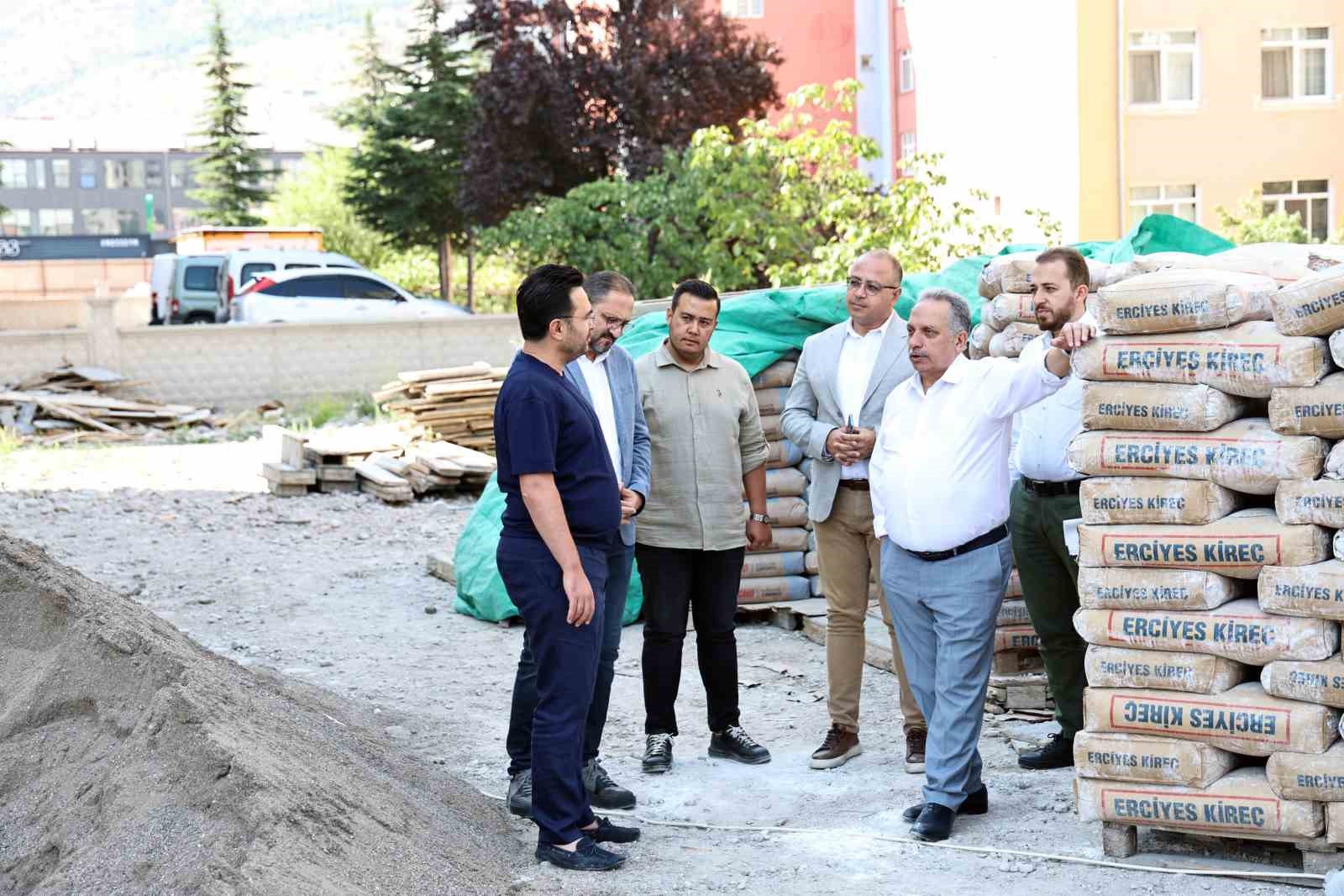 Kentsel dönüşüm alanları denetleniyor, hemşehrilerin gönlü alınıyor
