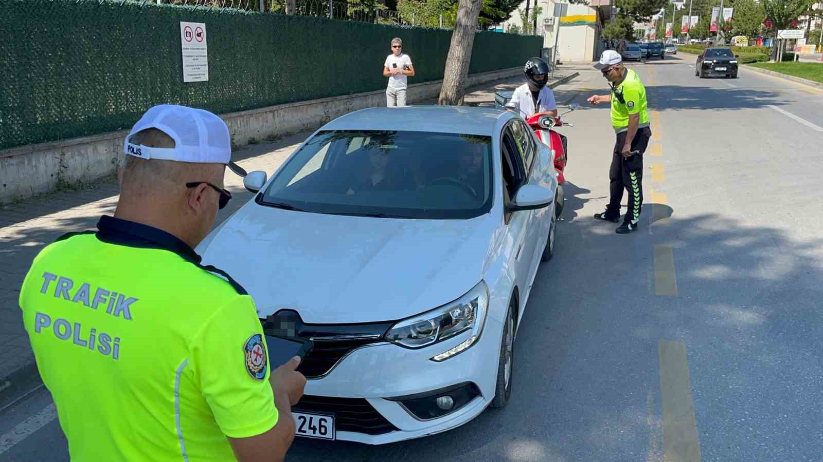 Onlarca araç denetlendi: Kurallara uymayan sürücülere göz açtırılmadı
