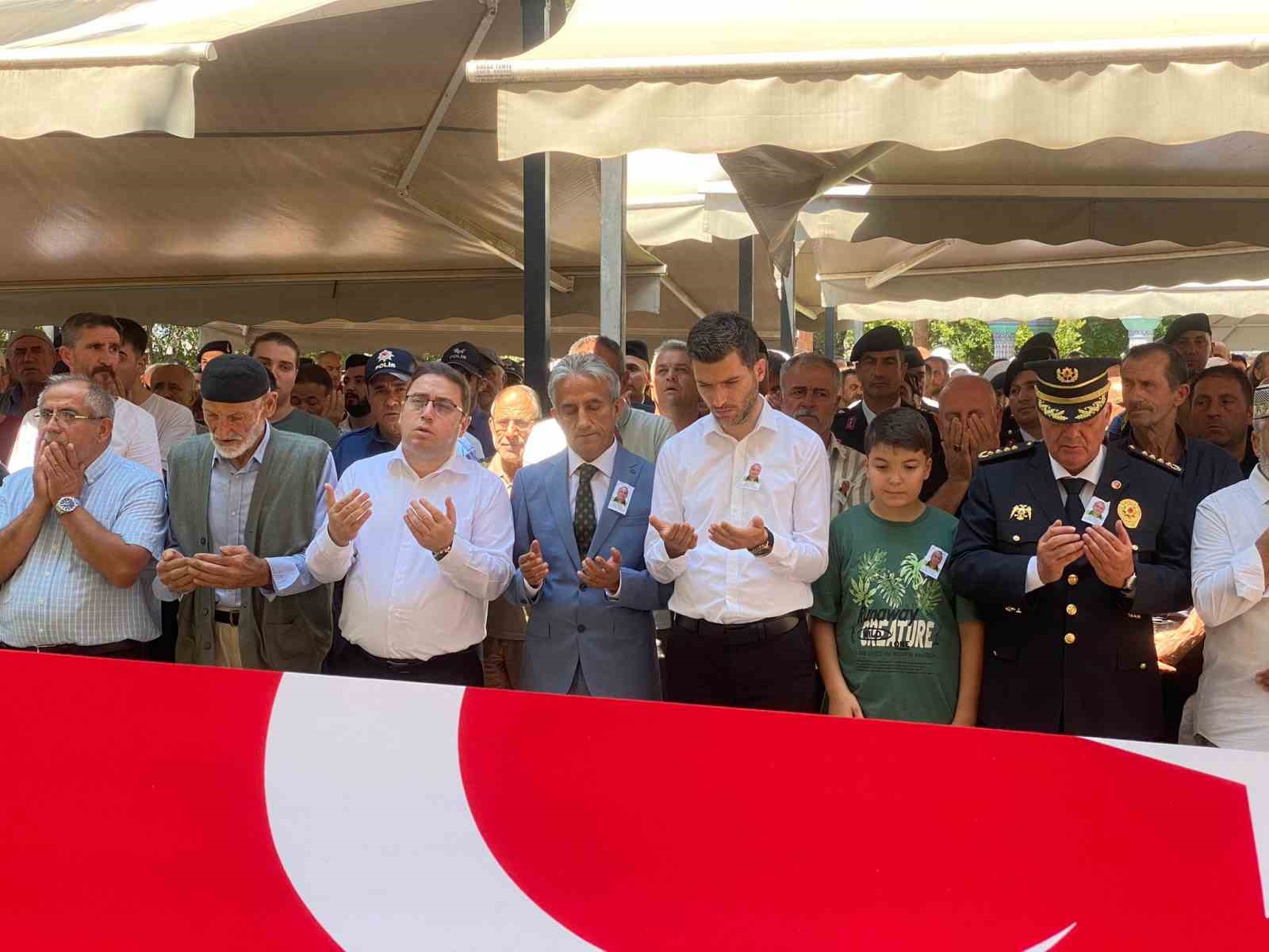 Tümörle mücadeleye yenik düşen polis memuru için anlamlı veda
