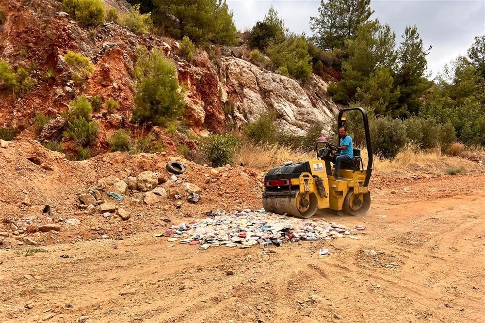 Alanya’da binlerce sahte parfüm imha edildi
