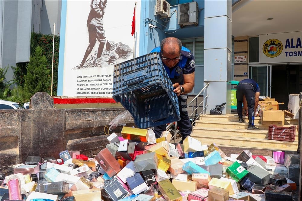 Alanya’da binlerce sahte parfüm imha edildi
