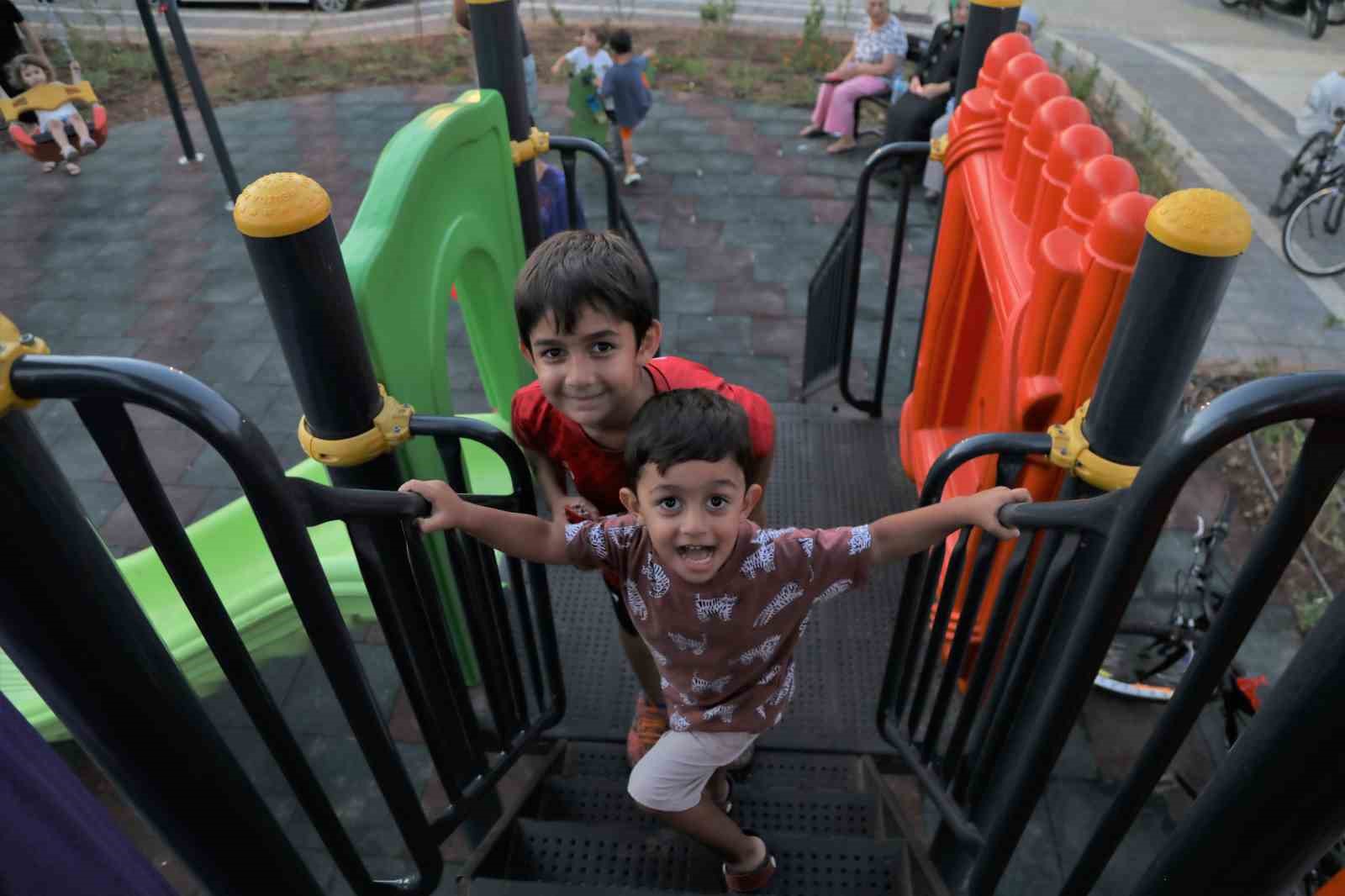 Başkan Ünlü, Beldibi’ne yapılan parkı çocuklarla beraber açtı
