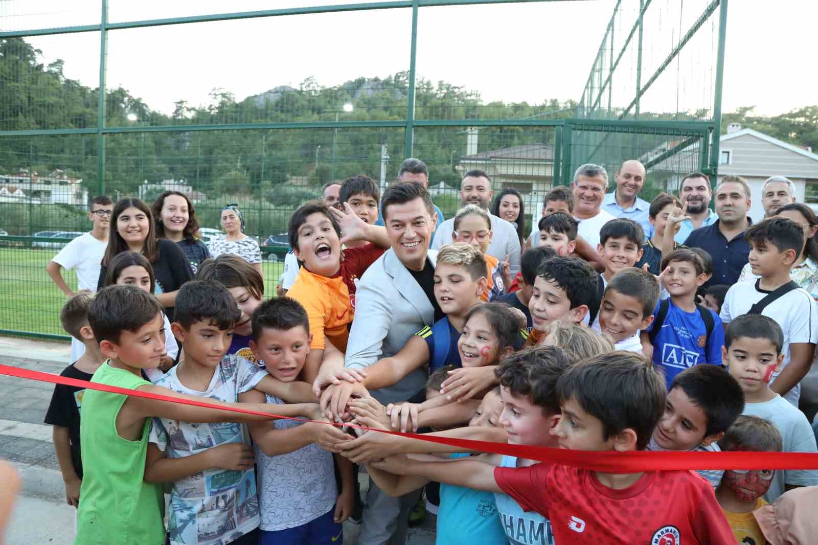 Başkan Ünlü, Beldibi’ne yapılan parkı çocuklarla beraber açtı
