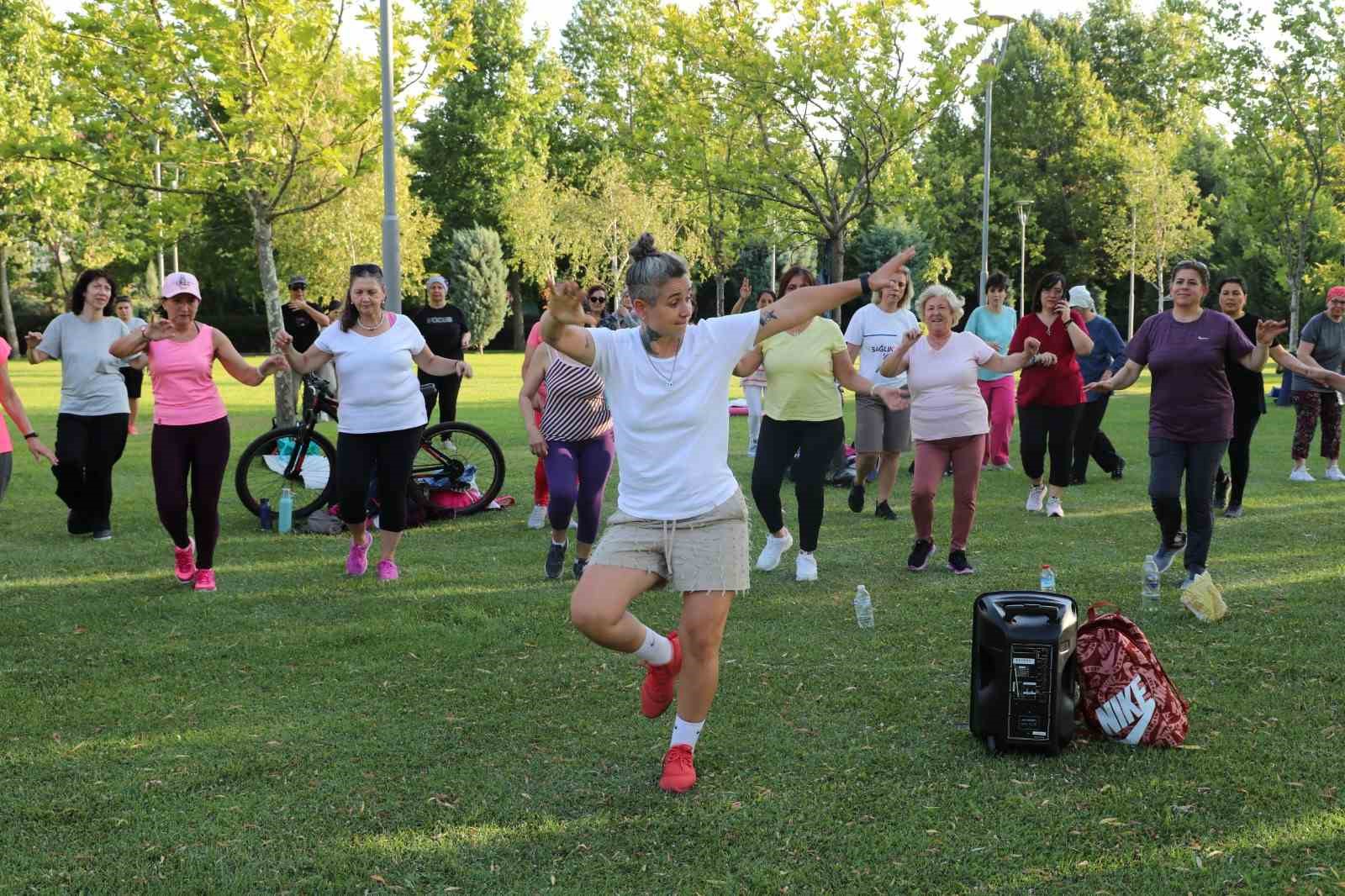 Odunpazarı’nda kadınlar parklarda spora büyük ilgi gösteriyor
