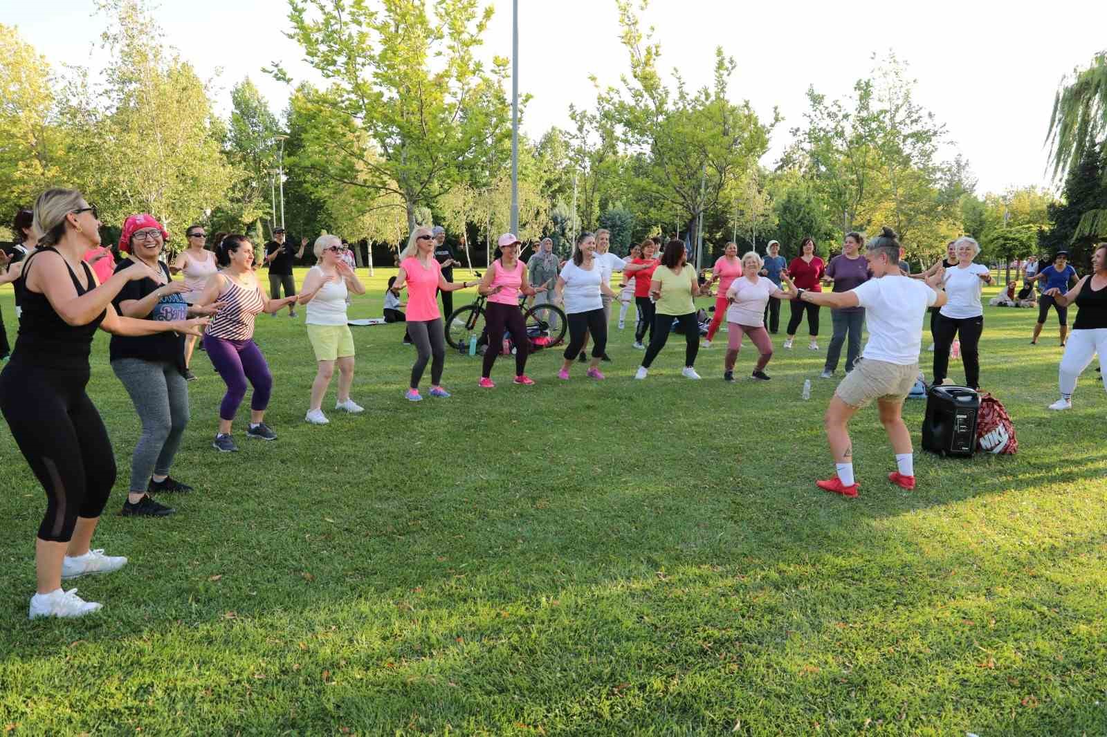 Odunpazarı’nda kadınlar parklarda spora büyük ilgi gösteriyor
