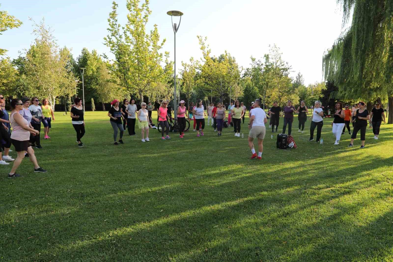 Odunpazarı’nda kadınlar parklarda spora büyük ilgi gösteriyor
