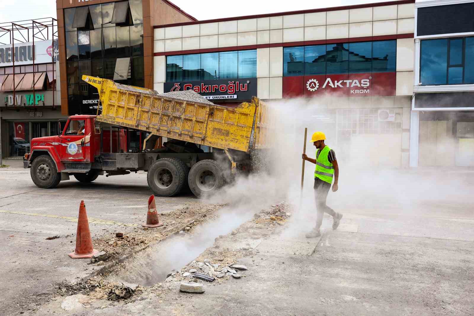 Sakarya Büyükşehir o caddeyi baştan aşağı yeniliyor
