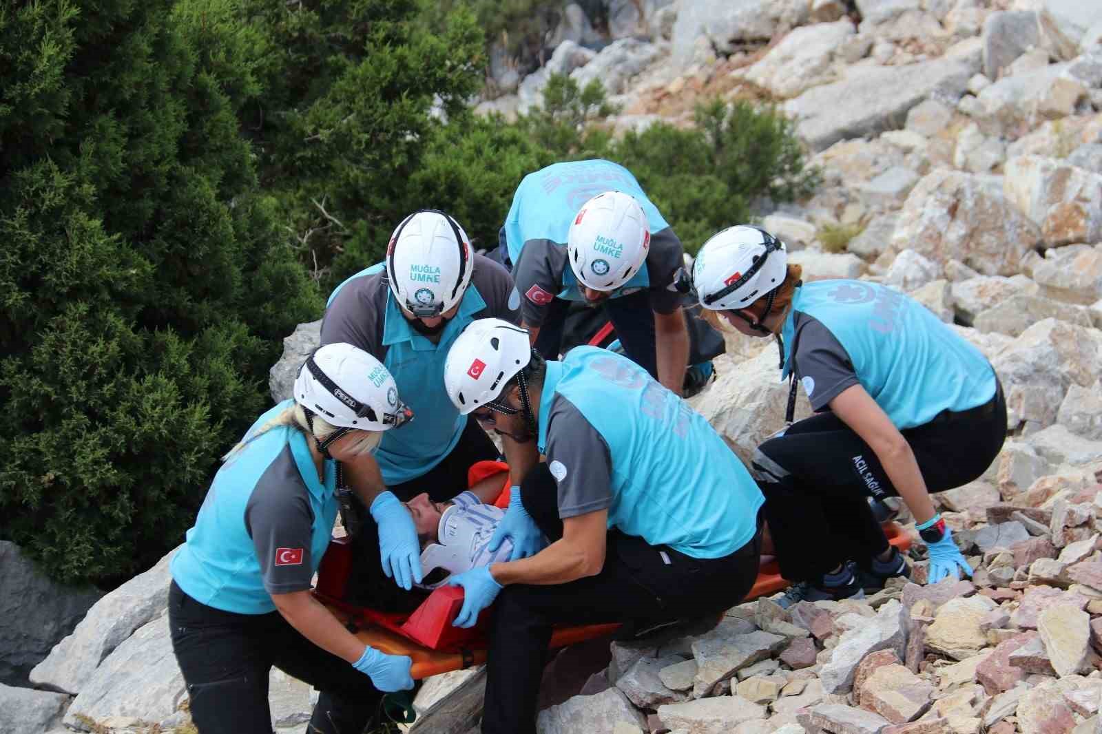 UMKE ekipleri Babadağ’da paraşüt kazası kurtarma tatbikatı gerçekleştirdi
