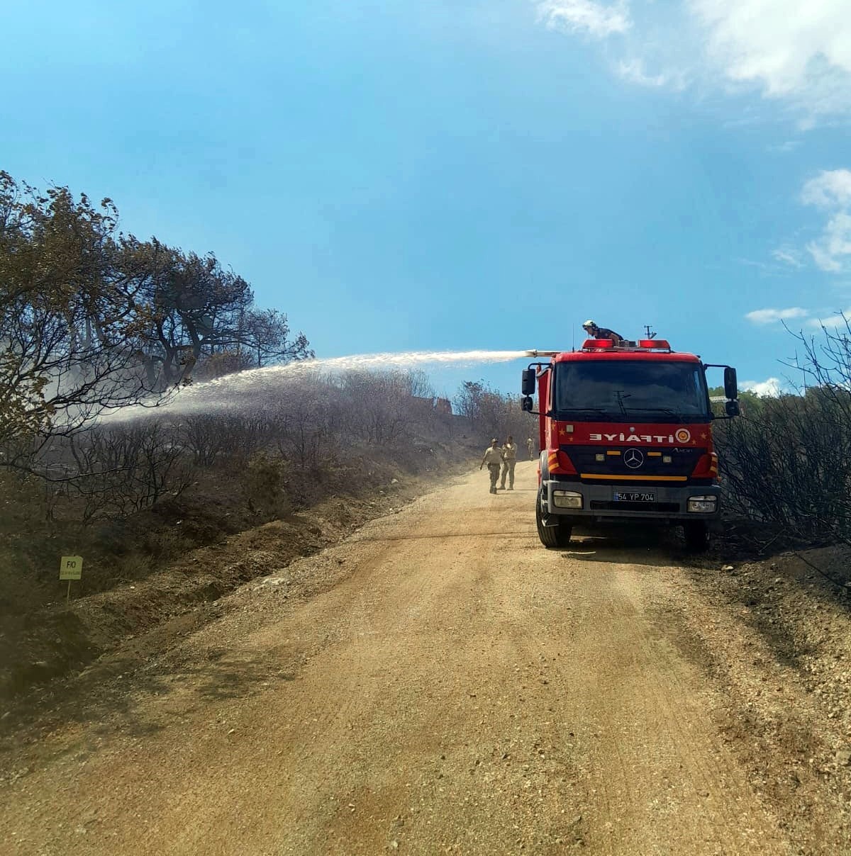 Askeri kışla içerisinde çıkan yangına 71 personel müdahale etti
