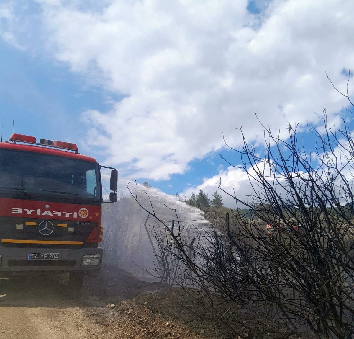 Askeri kışla içerisinde çıkan yangına 71 personel müdahale etti
