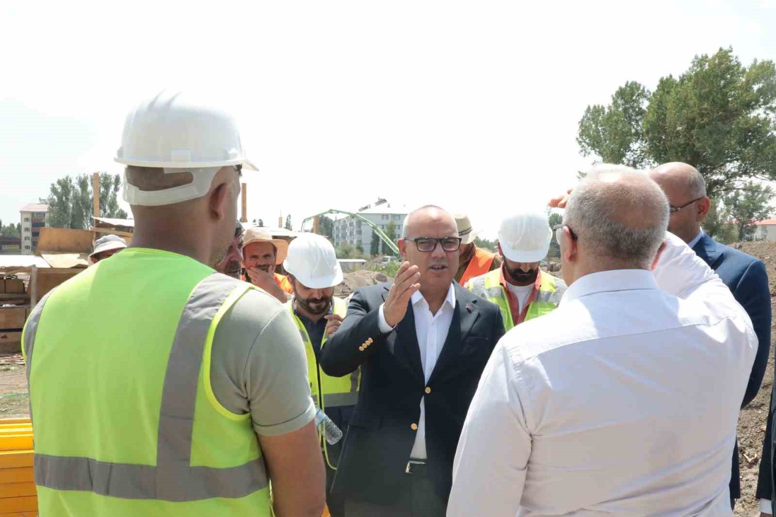 Ağrı Valisi Koç, Emniyet Müdürlüğü yeni hizmet binası inşaatını denetledi
