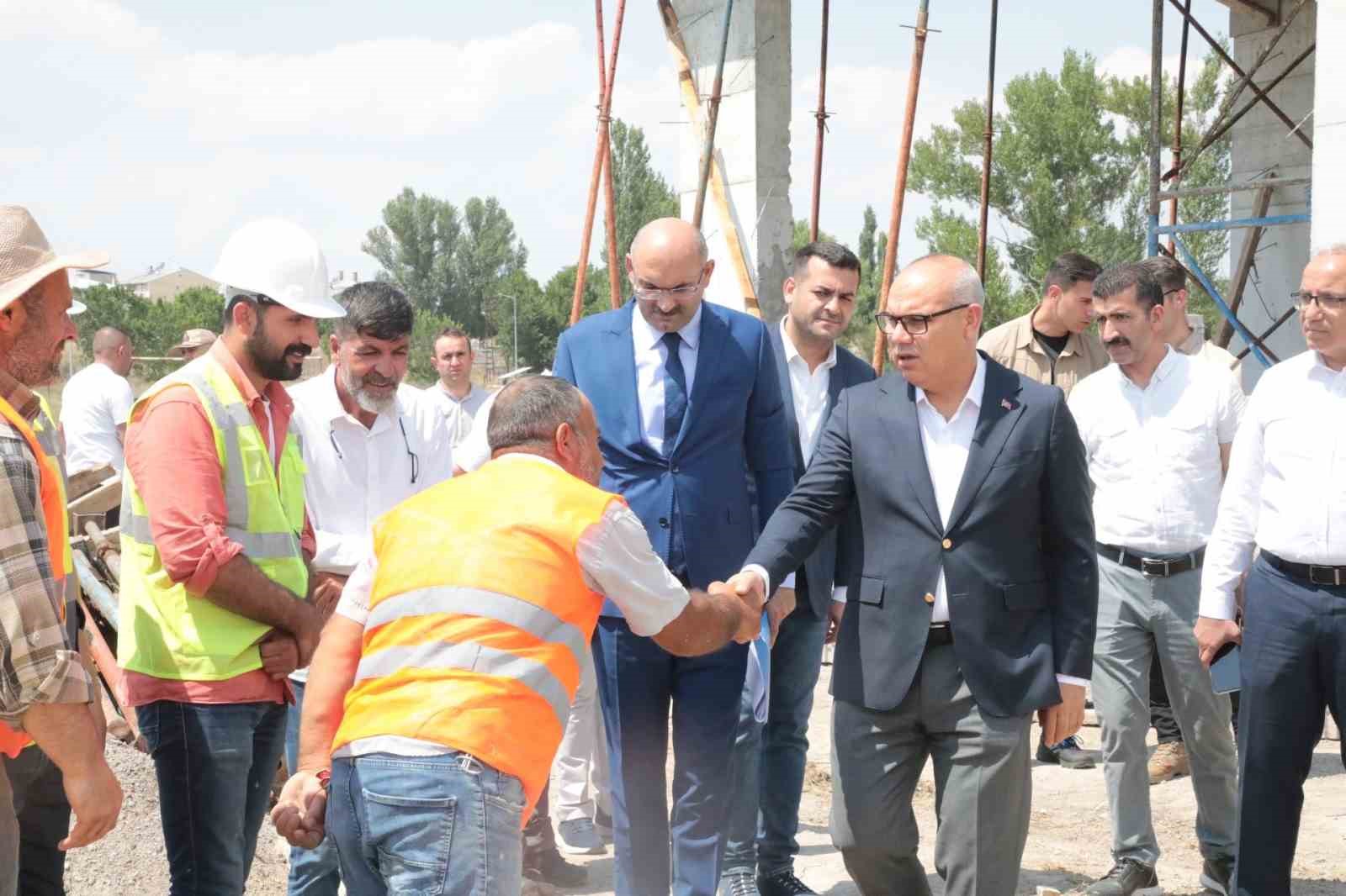 Ağrı Valisi Koç, Emniyet Müdürlüğü yeni hizmet binası inşaatını denetledi
