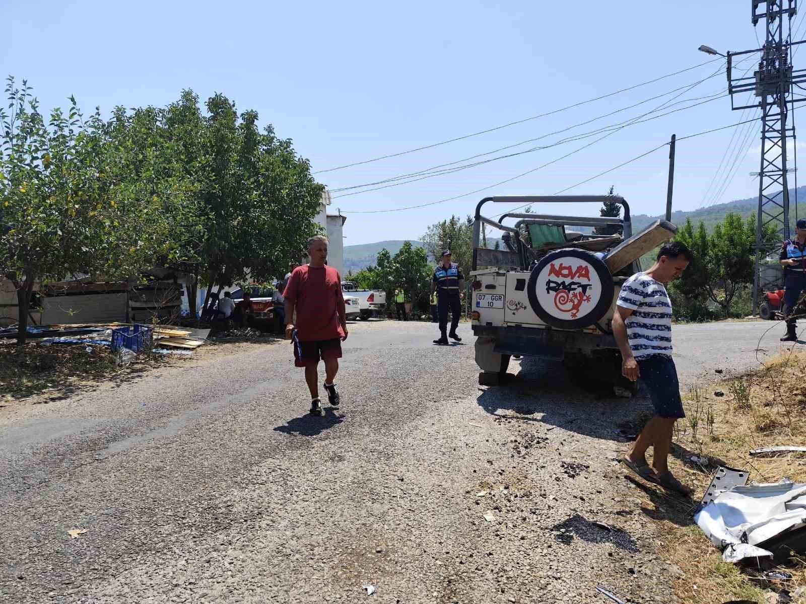 Antalya’da safari aracı ile tur minibüsü çarpıştı: 5 Alman turist yaralı
