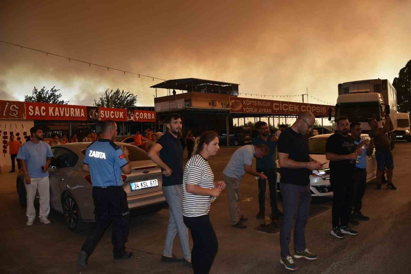 Başkan Zencirci’den yangın bölgelerinde gece mesaisi
