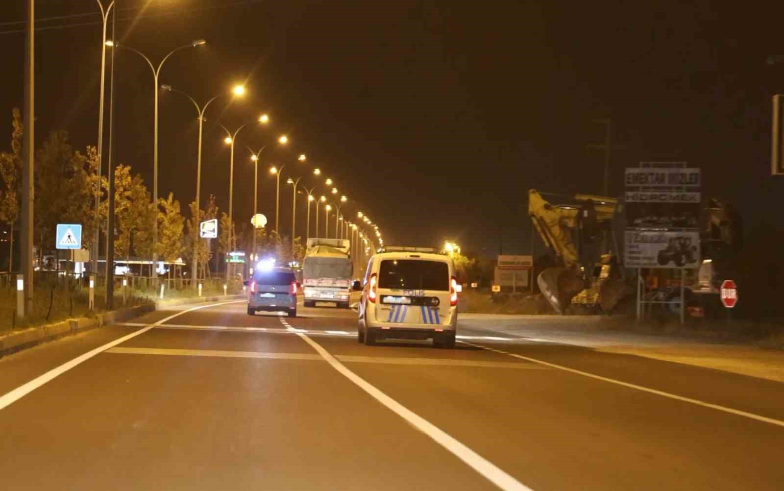 Aksaray’da kaçak göçmenler arpa tarlasında yakalandı
