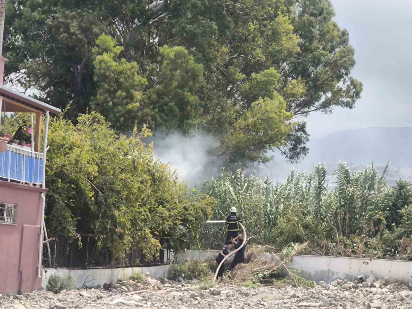 İskenderun’da bahçe yangını
