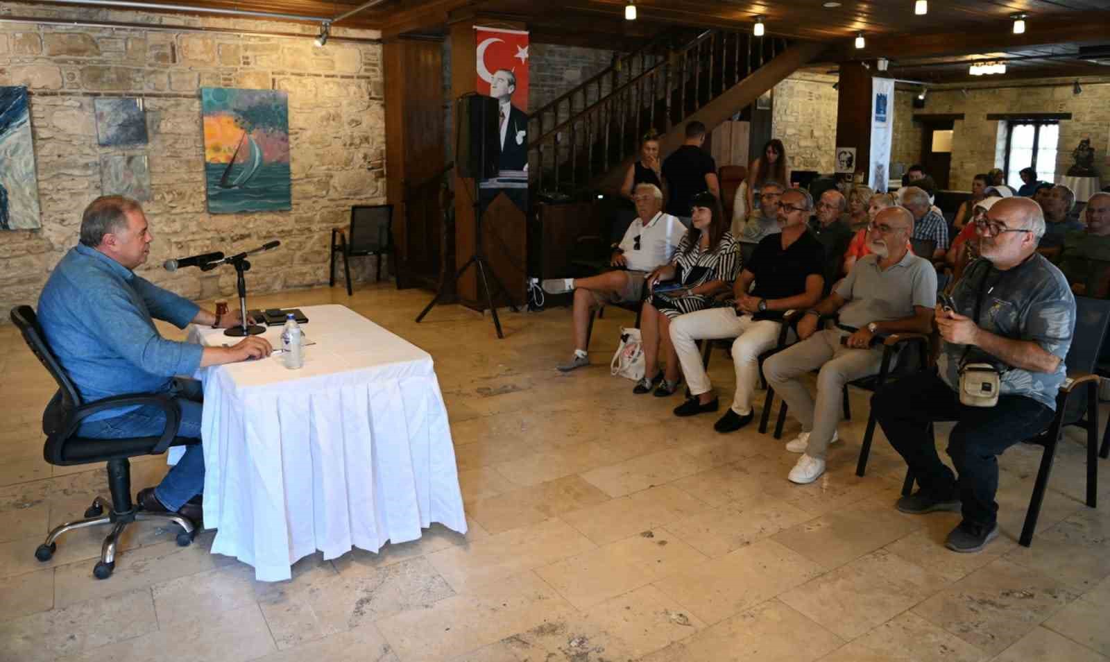 Kuşadası’nda sanat galerisinin son konuğu eski bakan Yalova oldu
