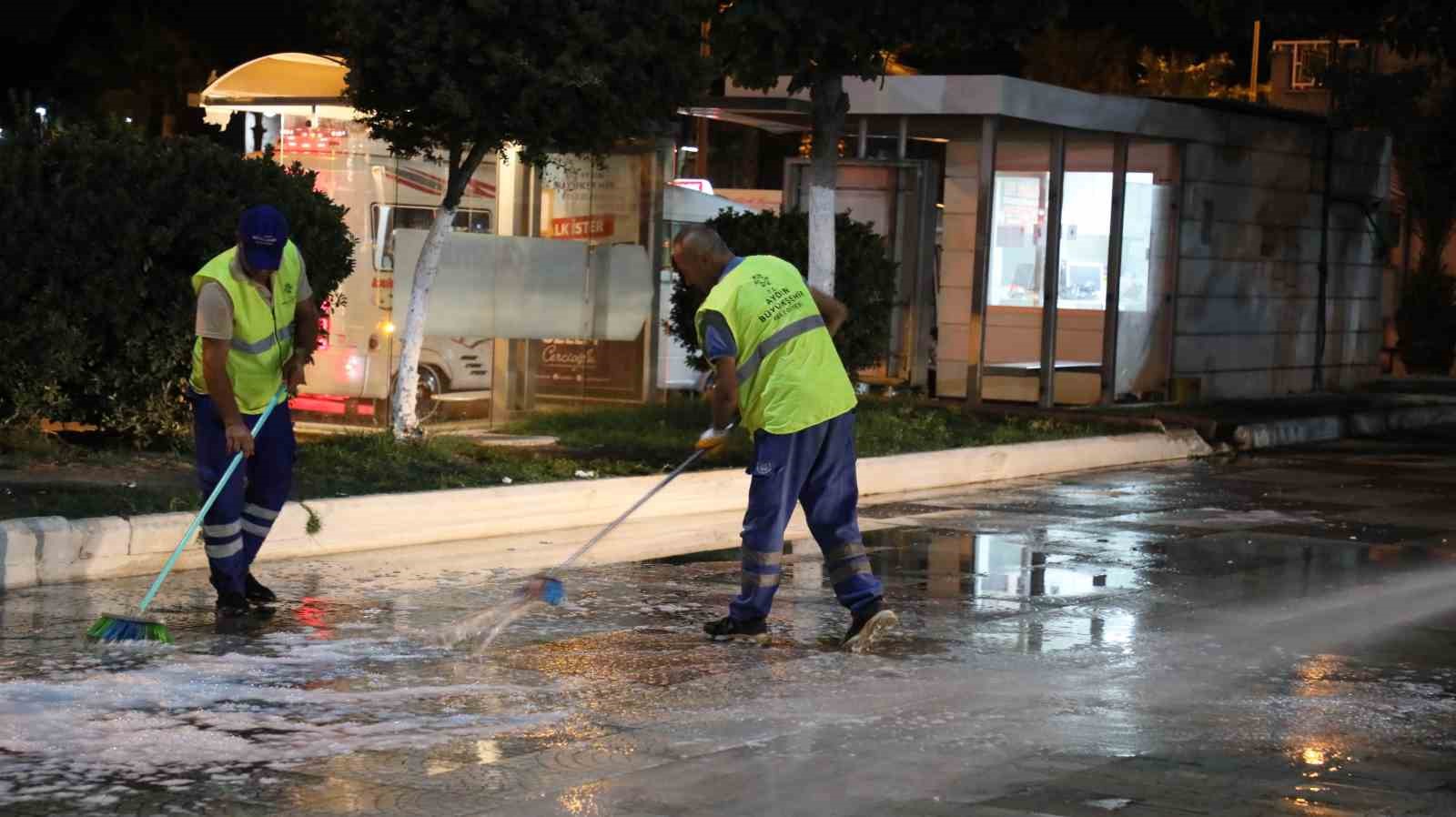 Büyükşehir İncirliova’da temizlik çalışması gerçekleştirdi
