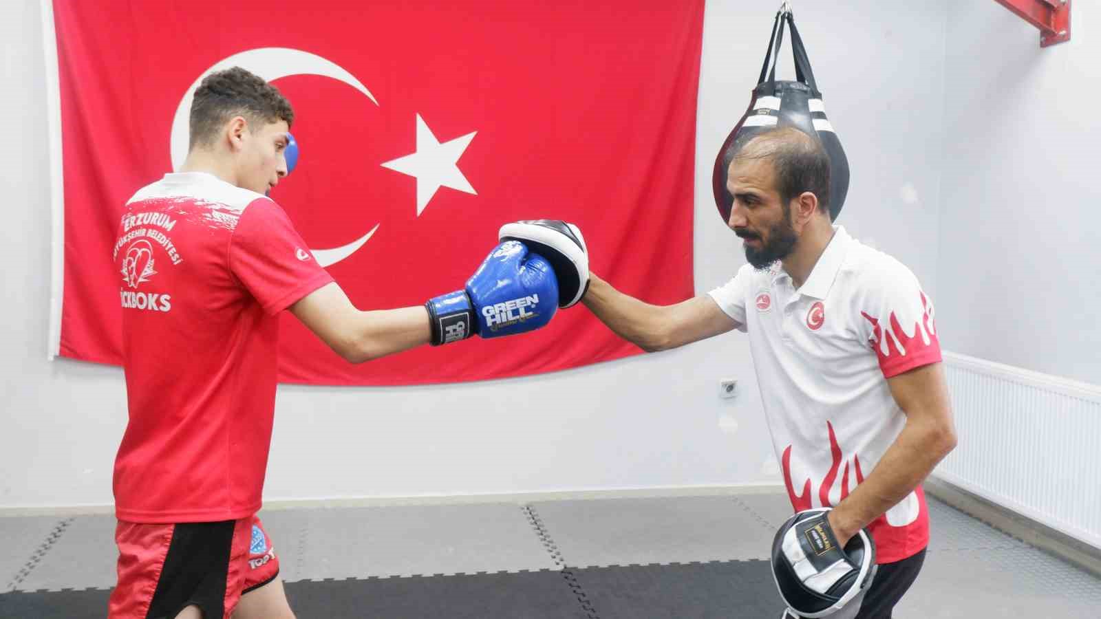 Milli kick boks sporcularının hedefi olimpiyatlar
