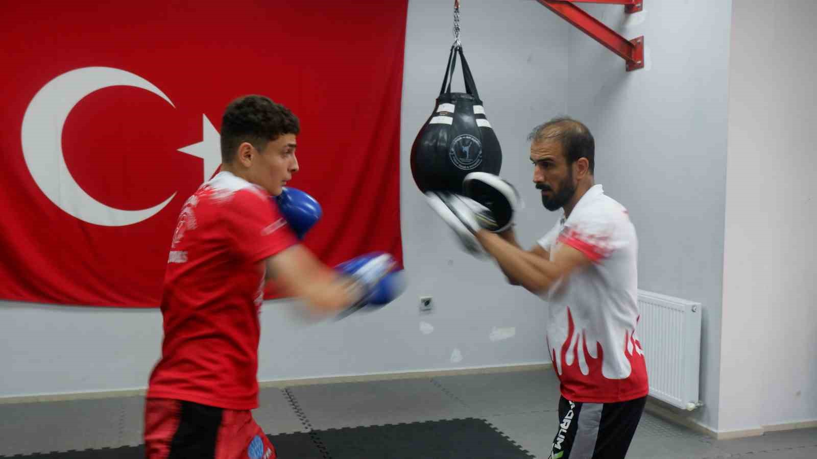 Milli kick boks sporcularının hedefi olimpiyatlar
