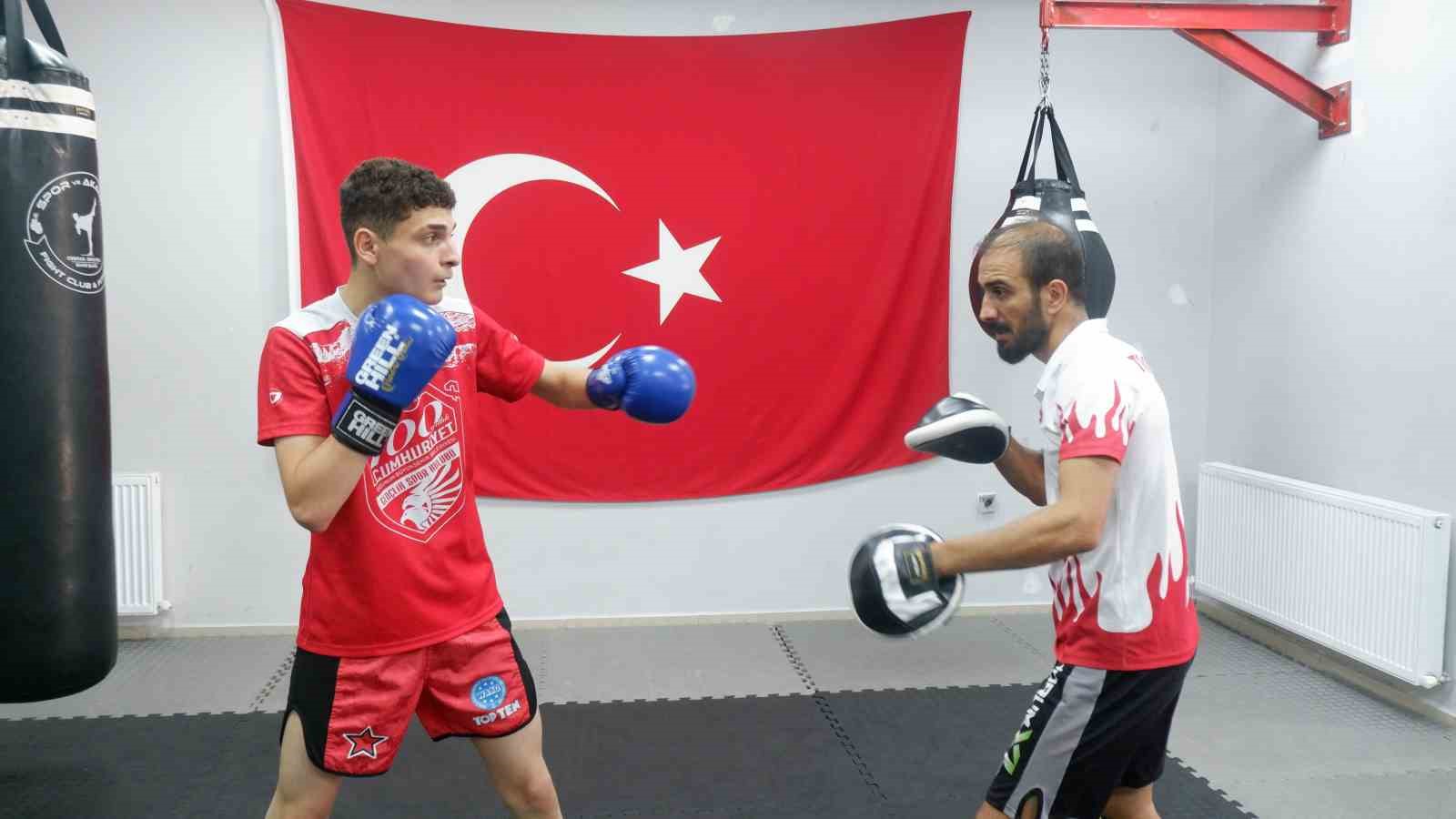 Milli kick boks sporcularının hedefi olimpiyatlar
