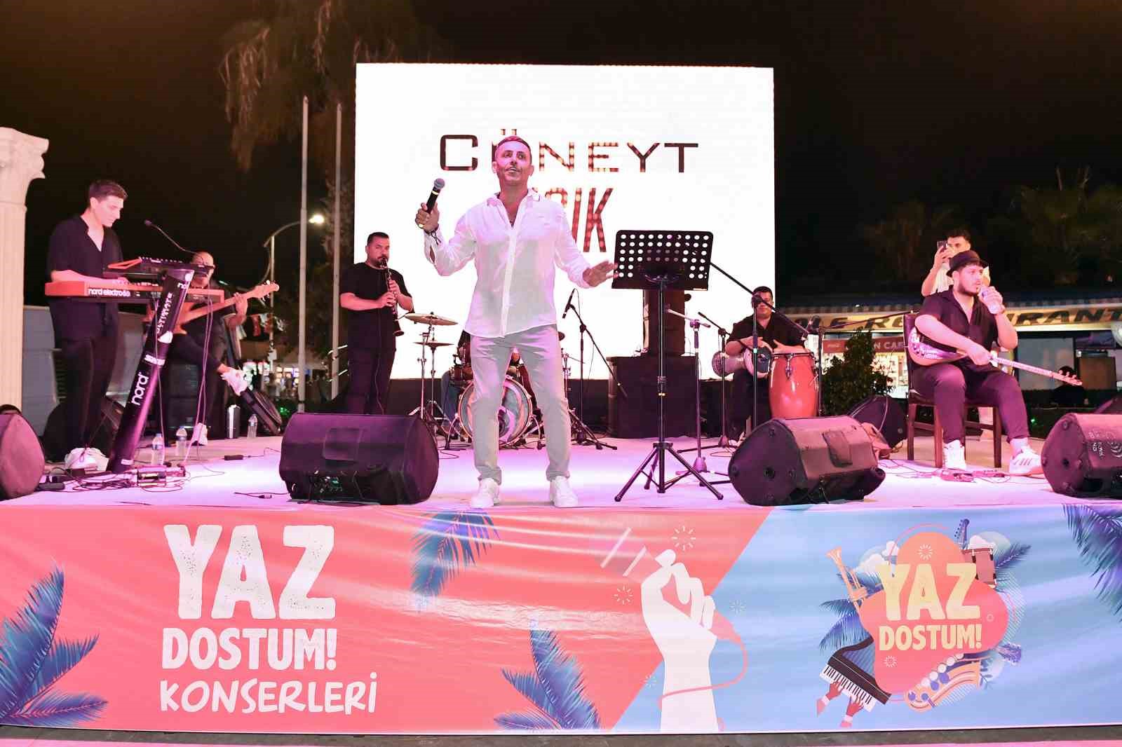 ’Yaz Dostum’ konserleri sürüyor
