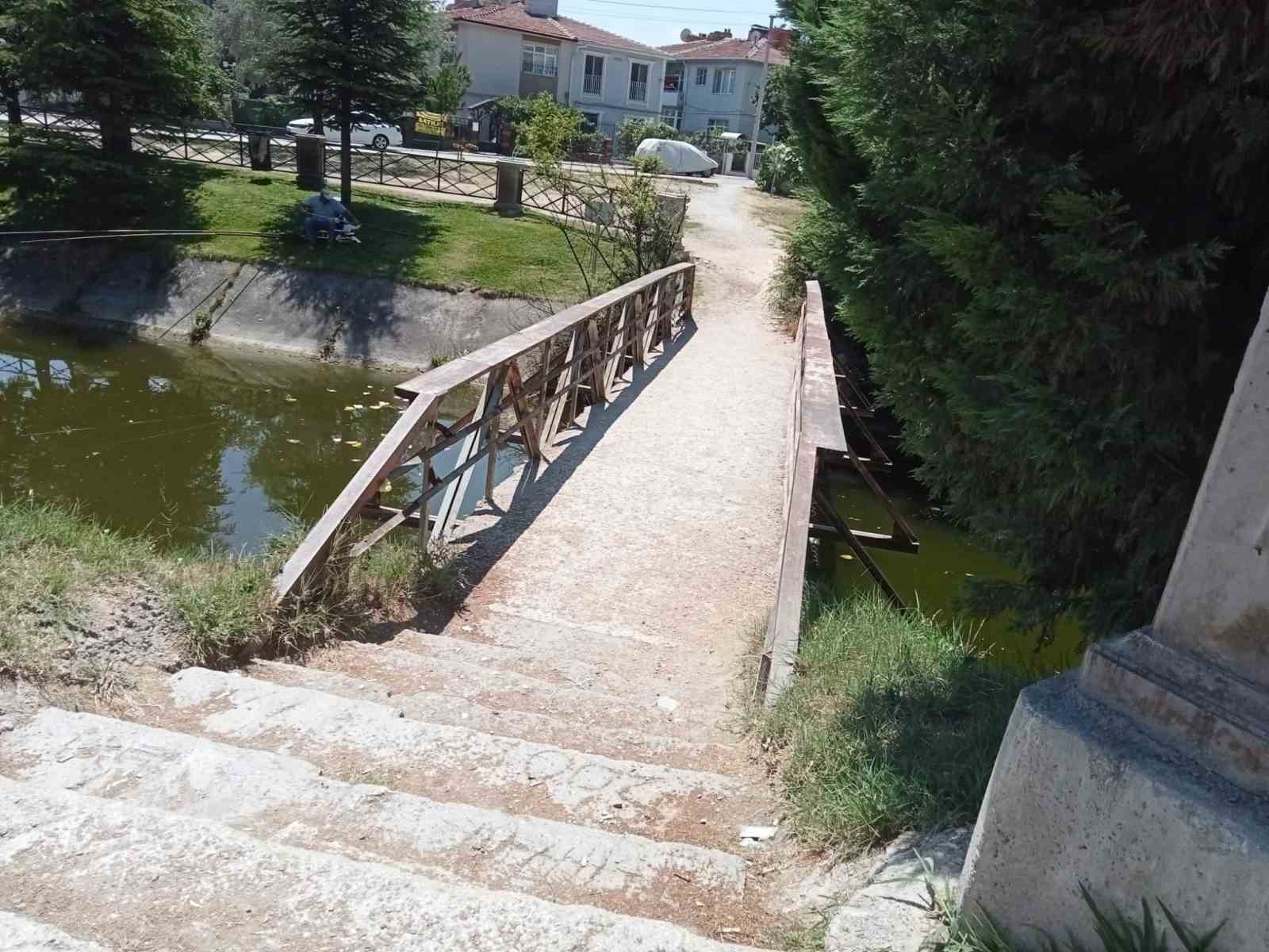 Kanlıkavak Park’ındaki eski köprü vatandaşları endişelendiriyor
