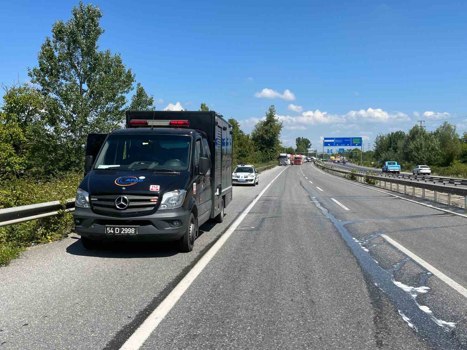 D-140’a dökülen asit paniğe yol açtı: Yol trafiğe kapatıldı, bölgeye AFAD ekipleri sevk edildi
